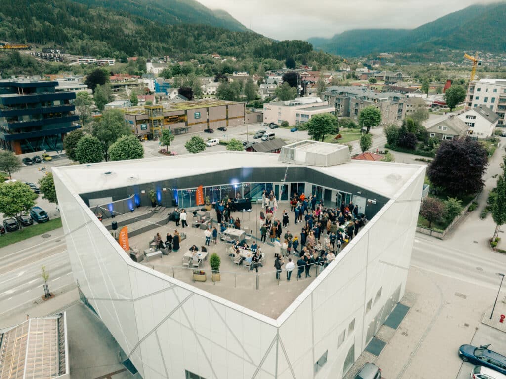 Sogn og Fjordane kunstmuseum sett fr&aring; lufta.